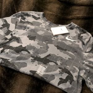 Mens Nike T-Shirt NWT